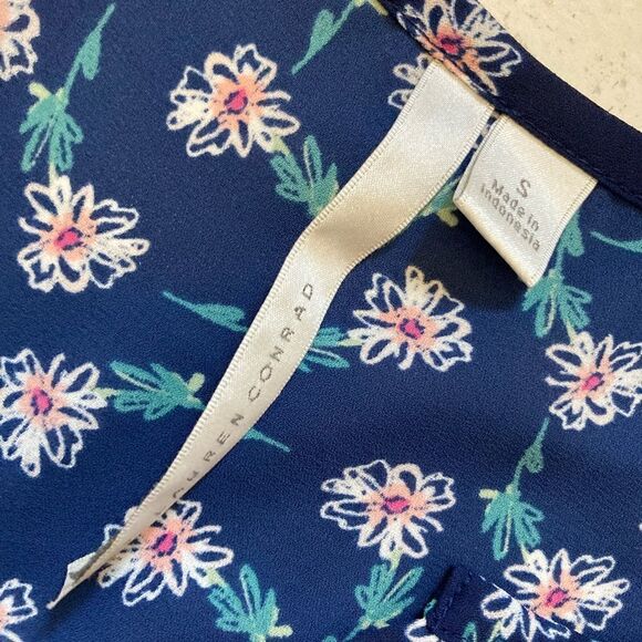 Lauren Conrad Floral top Small - Picture 4 of 7